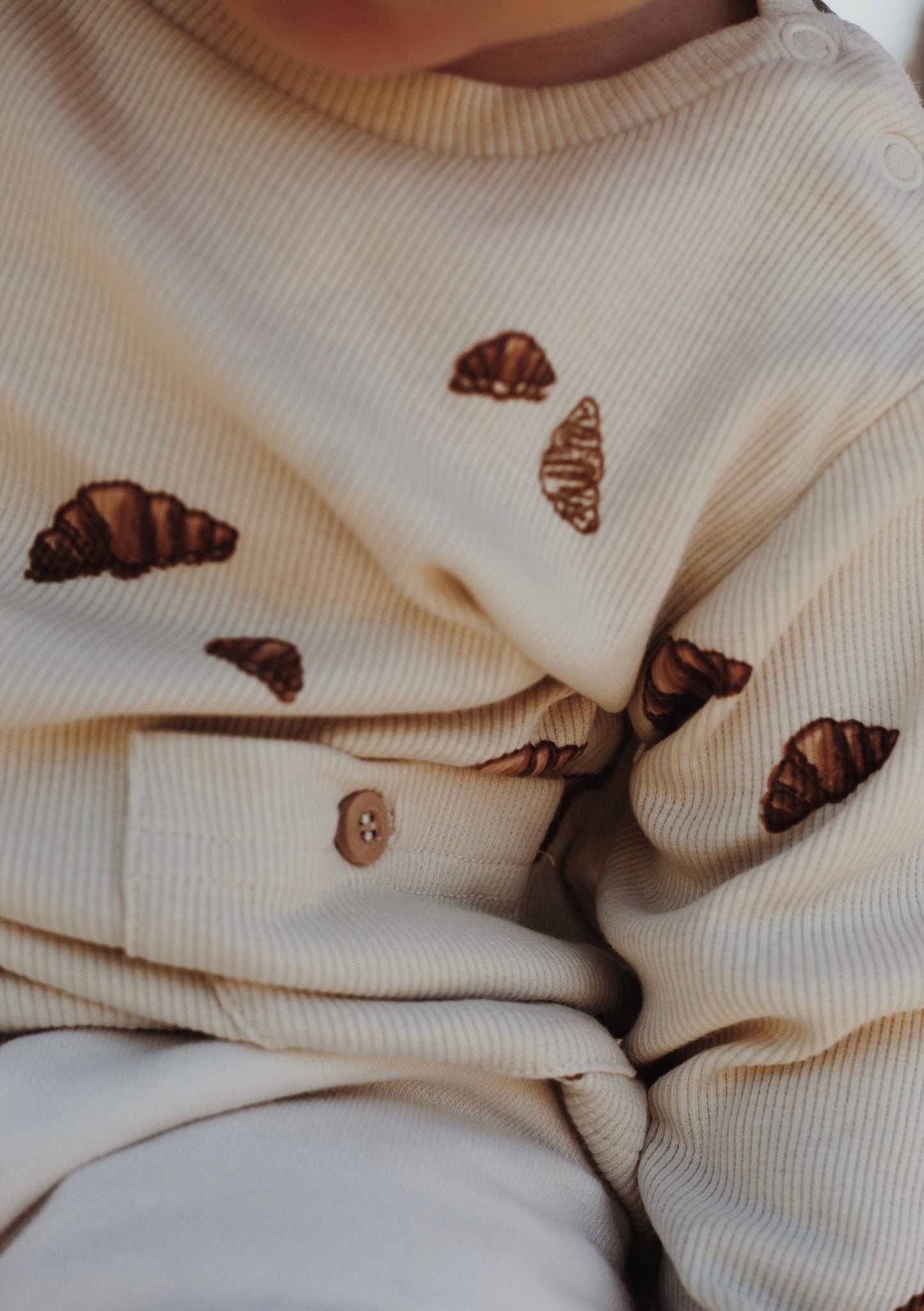 VACVAC Ello Rib Top LS – Croissant Mini | Organic Baby Top VACVAC