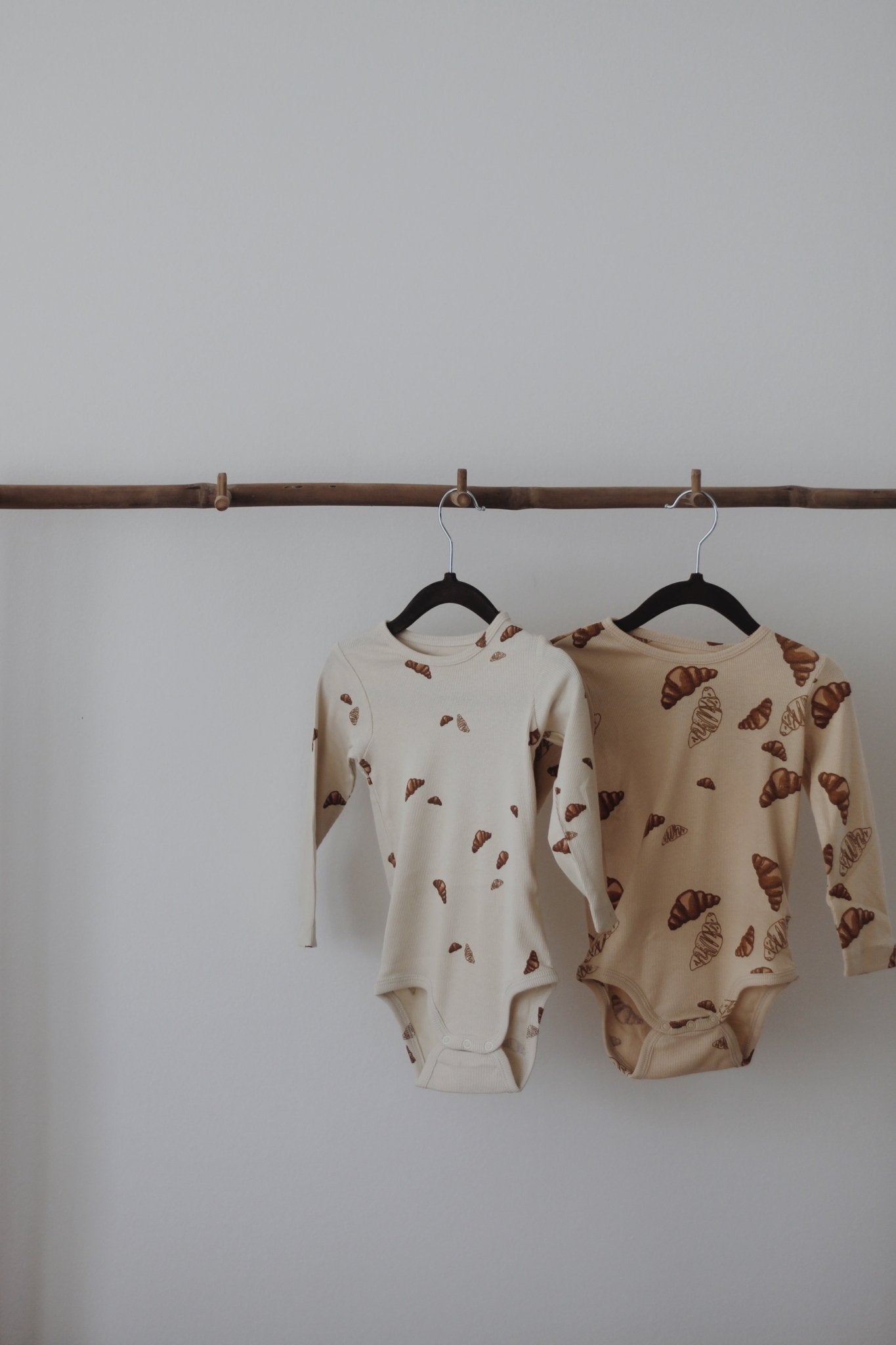 VACVAC Kurt Bodysuit LS – Croissant Mini | Organic Baby Bodysuit VACVAC