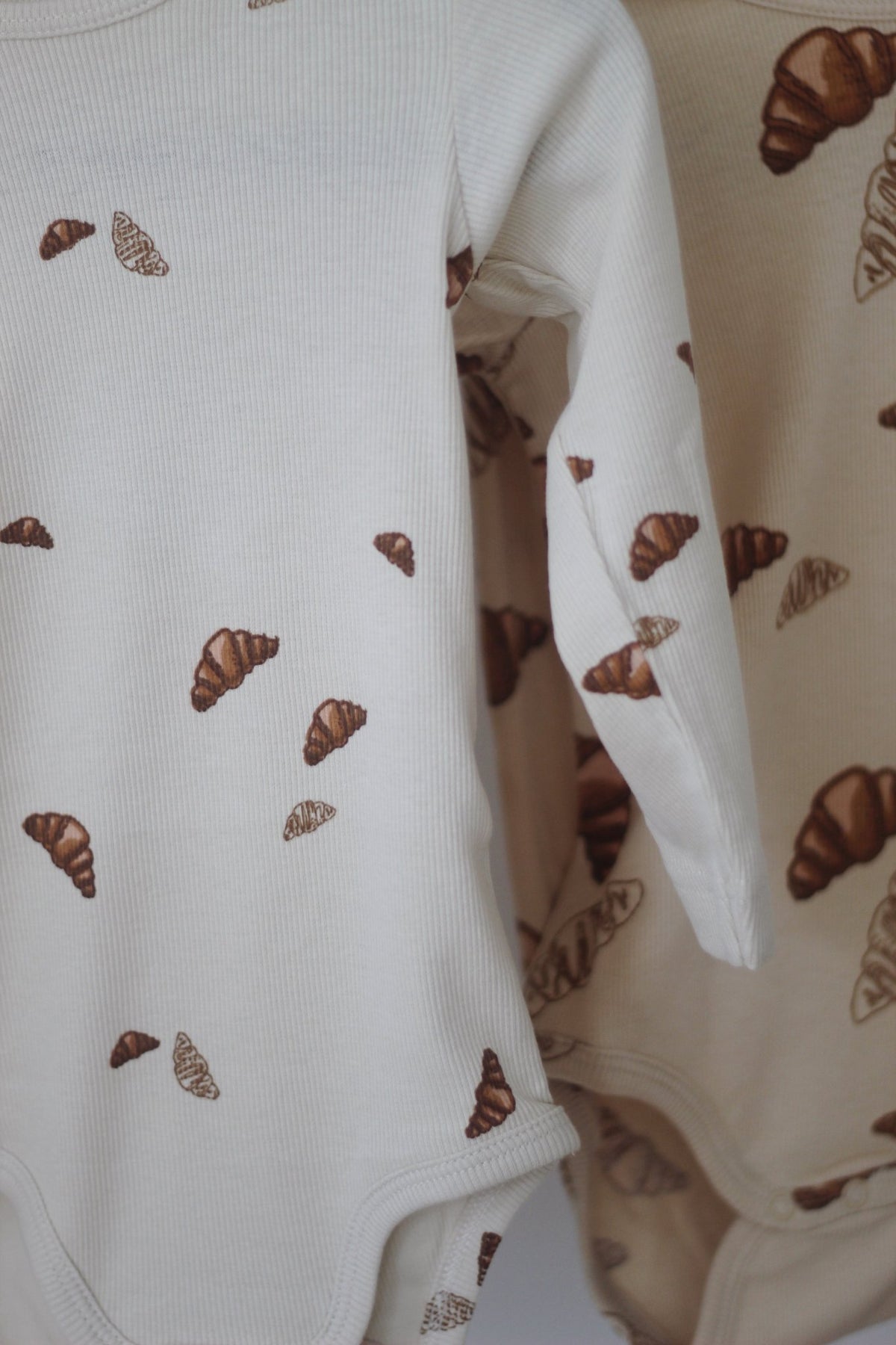 VACVAC Kurt Bodysuit LS – Croissant Mini | Organic Baby Bodysuit VACVAC