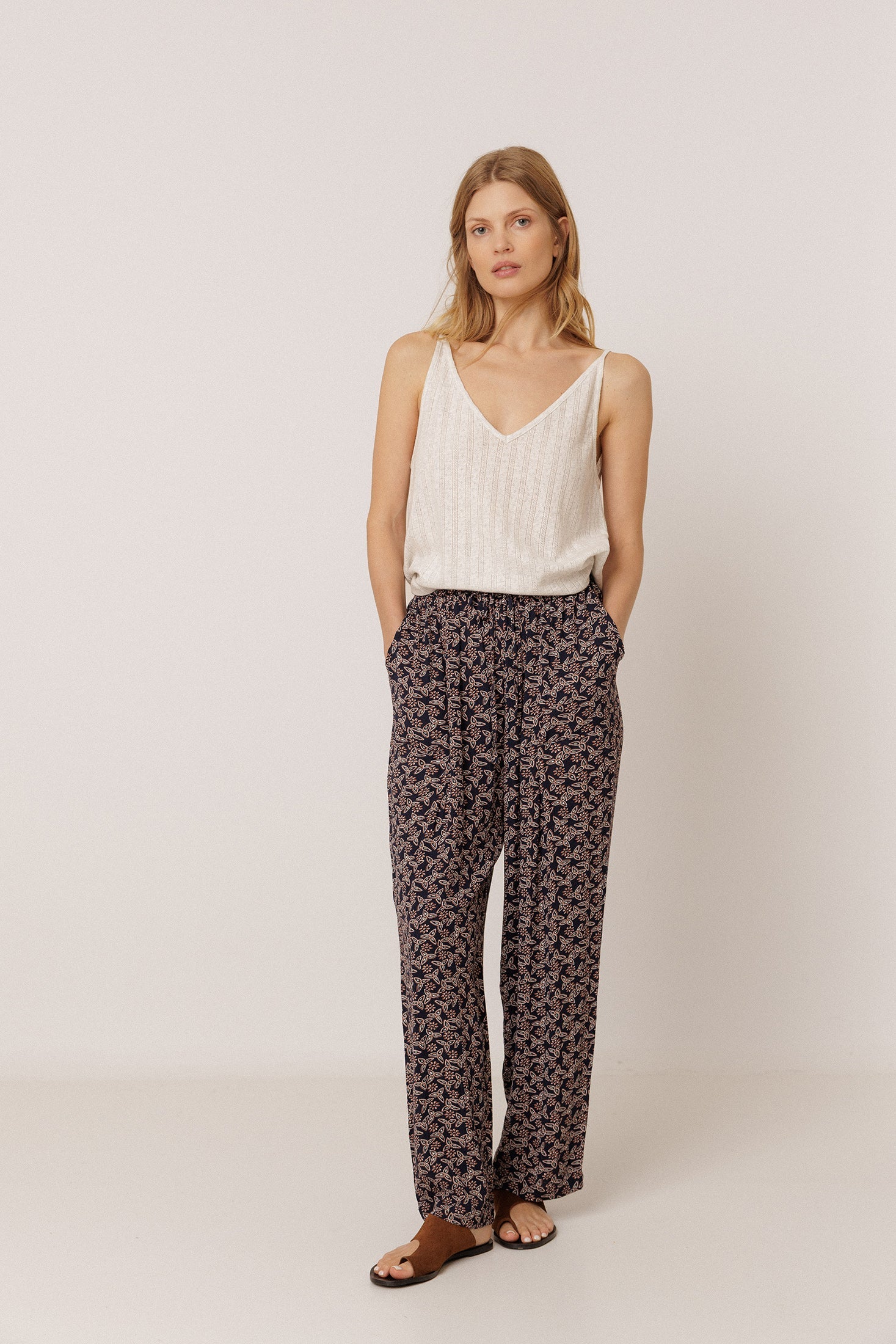 Indi &amp; Cold PANTALÓN ESTAMPADO FLUIDO