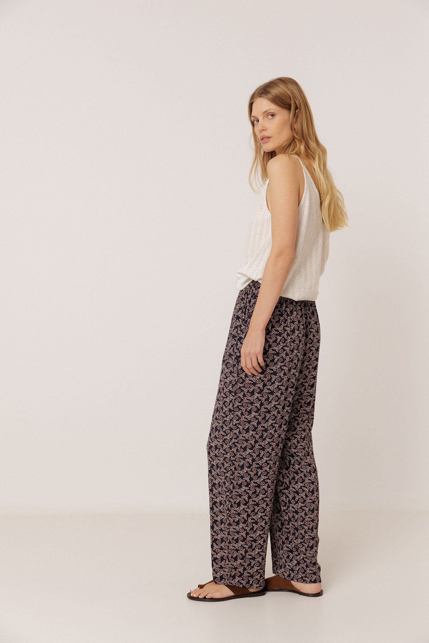 Indi &amp; Cold PANTALÓN ESTAMPADO FLUIDO