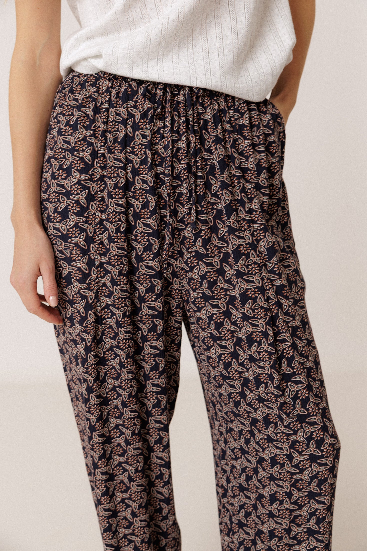 Indi &amp; Cold PANTALÓN ESTAMPADO FLUIDO